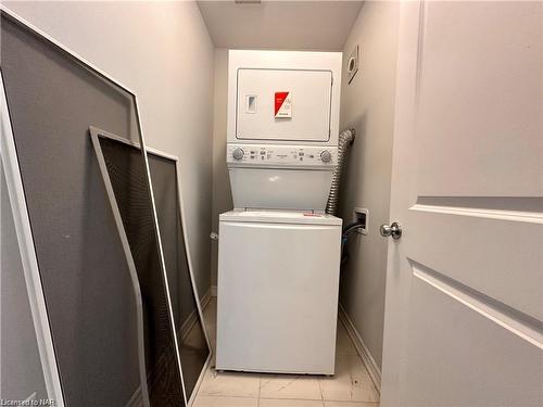 10-290 Equestrian Way, Cambridge, ON - Indoor Photo Showing Laundry Room