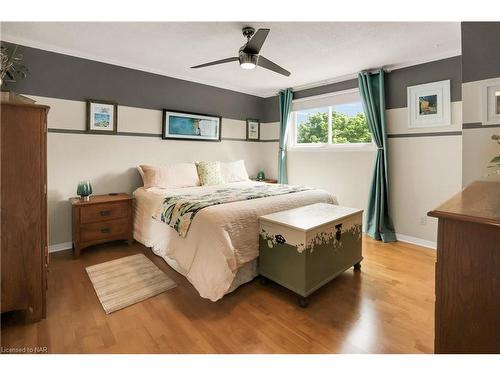 8 Lampman Crescent, Thorold, ON - Indoor Photo Showing Bedroom