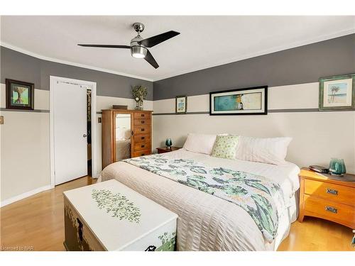 8 Lampman Crescent, Thorold, ON - Indoor Photo Showing Bedroom