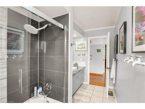 8 Lampman Crescent, Thorold, ON - Indoor Photo Showing Bathroom