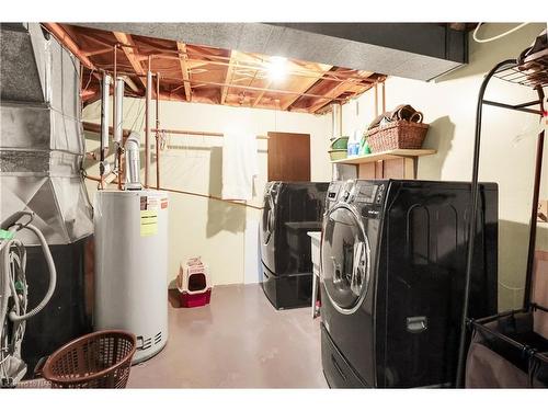8 Lampman Crescent, Thorold, ON - Indoor Photo Showing Laundry Room