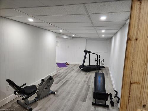 554 Lake Street, St. Catharines, ON - Indoor Photo Showing Gym Room