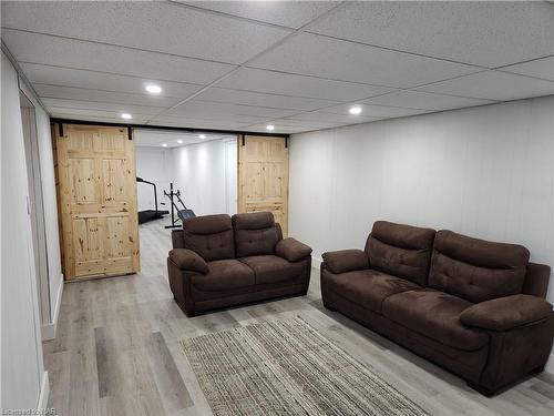 554 Lake Street, St. Catharines, ON - Indoor Photo Showing Basement
