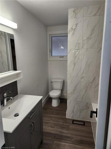 554 Lake Street, St. Catharines, ON - Indoor Photo Showing Bathroom