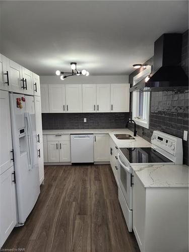 554 Lake Street, St. Catharines, ON - Indoor Photo Showing Kitchen