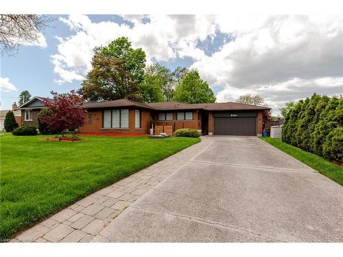 4563 Pinedale Drive, Niagara Falls, ON - Outdoor With Facade