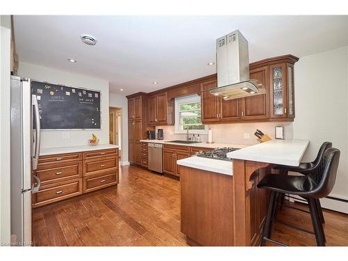 6956 Crescent Road, Niagara Falls, ON - Indoor Photo Showing Kitchen