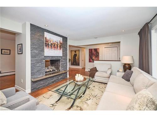 6956 Crescent Road, Niagara Falls, ON - Indoor Photo Showing Living Room With Fireplace