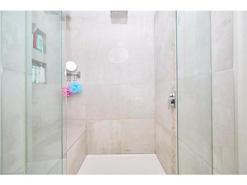6956 Crescent Road, Niagara Falls, ON - Indoor Photo Showing Bathroom