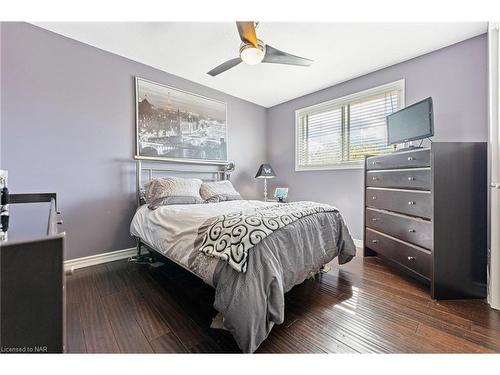 5843 Aspen Court, Niagara Falls, ON - Indoor Photo Showing Bedroom