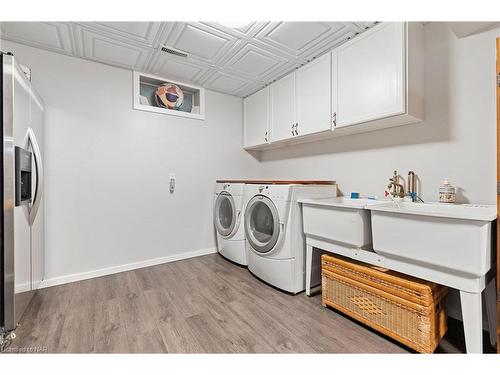 5843 Aspen Court, Niagara Falls, ON - Indoor Photo Showing Laundry Room