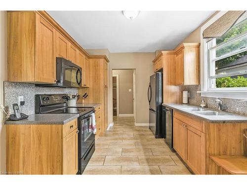 80 Dufferin Street, St. Catharines, ON - Indoor Photo Showing Kitchen With Double Sink