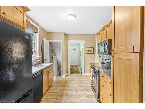 80 Dufferin Street, St. Catharines, ON - Indoor Photo Showing Kitchen With Double Sink