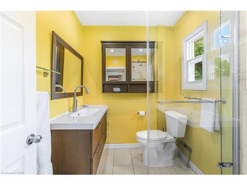 80 Dufferin Street, St. Catharines, ON - Indoor Photo Showing Bathroom