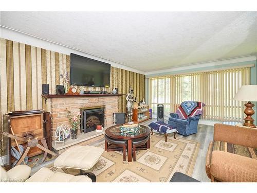 7205 Sharon Avenue, Niagara Falls, ON - Indoor Photo Showing Living Room With Fireplace