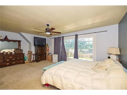 7205 Sharon Avenue, Niagara Falls, ON - Indoor Photo Showing Bedroom