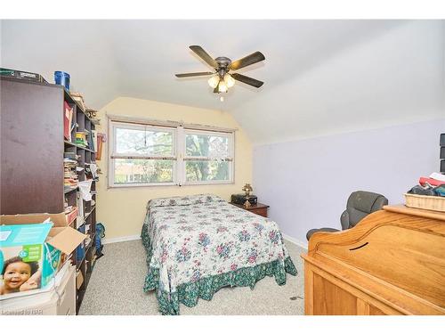 7205 Sharon Avenue, Niagara Falls, ON - Indoor Photo Showing Bedroom