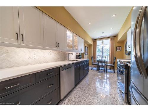 107-8111 Forest Glen Drive, Niagara Falls, ON - Indoor Photo Showing Kitchen