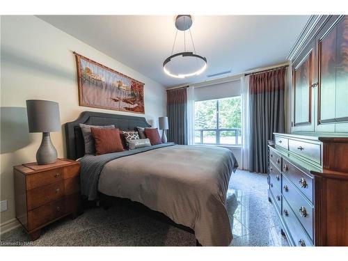 107-8111 Forest Glen Drive, Niagara Falls, ON - Indoor Photo Showing Bedroom