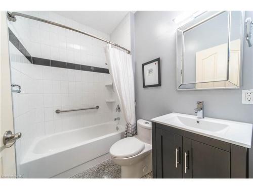107-8111 Forest Glen Drive, Niagara Falls, ON - Indoor Photo Showing Bathroom