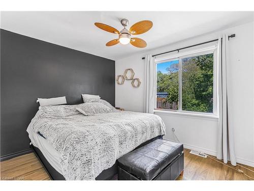5508 Hillsdale Avenue, Niagara Falls, ON - Indoor Photo Showing Bedroom
