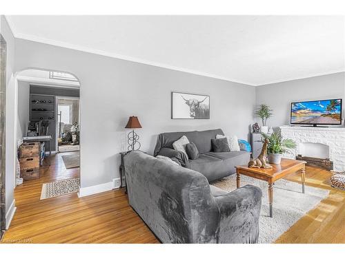 5508 Hillsdale Avenue, Niagara Falls, ON - Indoor Photo Showing Living Room With Fireplace