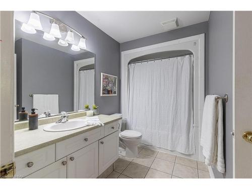 92 Thorold Avenue, Thorold, ON - Indoor Photo Showing Bathroom