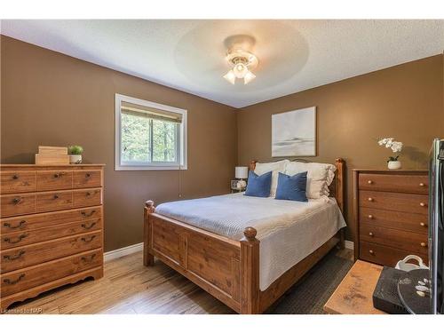 92 Thorold Avenue, Thorold, ON - Indoor Photo Showing Bedroom