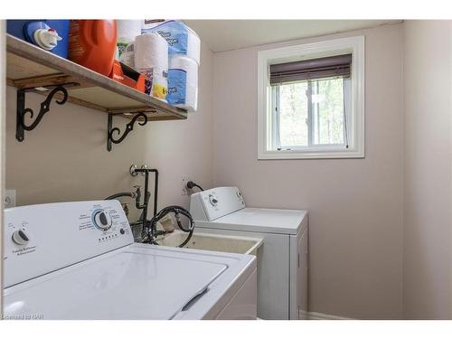 92 Thorold Avenue, Thorold, ON - Indoor Photo Showing Laundry Room