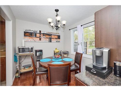 6608 Harmony Avenue, Niagara Falls, ON - Indoor Photo Showing Dining Room
