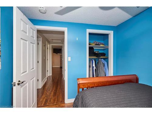 6608 Harmony Avenue, Niagara Falls, ON - Indoor Photo Showing Bedroom