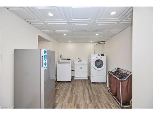 6608 Harmony Avenue, Niagara Falls, ON - Indoor Photo Showing Laundry Room