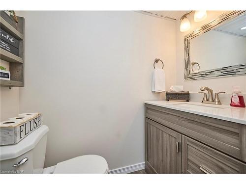 6608 Harmony Avenue, Niagara Falls, ON - Indoor Photo Showing Bathroom