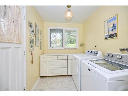1 Tottenham Court Court, Niagara-On-The-Lake, ON - Indoor Photo Showing Laundry Room