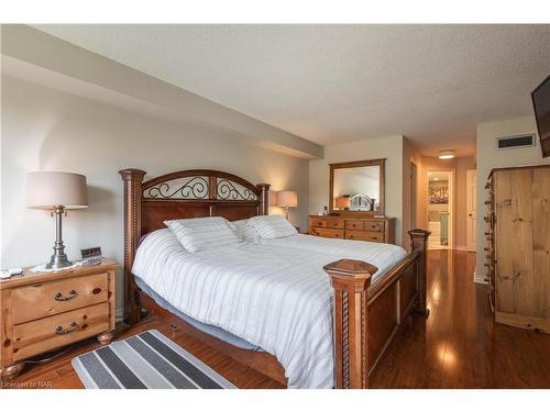 2305-701 Geneva Street, St. Catharines, ON - Indoor Photo Showing Bedroom