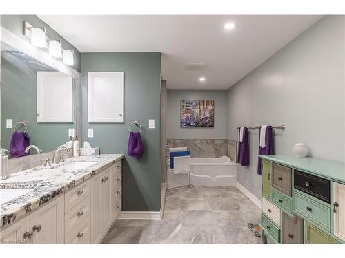 2305-701 Geneva Street, St. Catharines, ON - Indoor Photo Showing Bathroom