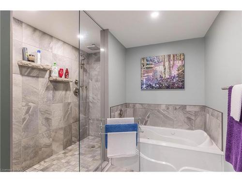 2305-701 Geneva Street, St. Catharines, ON - Indoor Photo Showing Bathroom