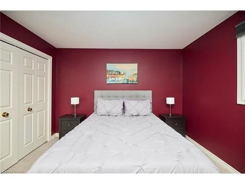 3584 Hill Street, Stevensville, ON - Indoor Photo Showing Bedroom