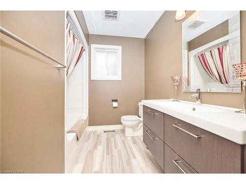 3584 Hill Street, Stevensville, ON - Indoor Photo Showing Bathroom