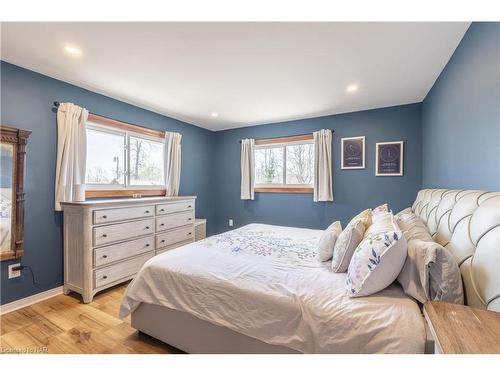 75 Edward Avenue, Fort Erie, ON - Indoor Photo Showing Bedroom