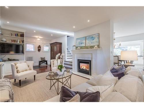 38 Hillcrest Avenue, St. Catharines, ON - Indoor Photo Showing Living Room With Fireplace