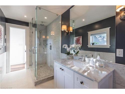 38 Hillcrest Avenue, St. Catharines, ON - Indoor Photo Showing Bathroom
