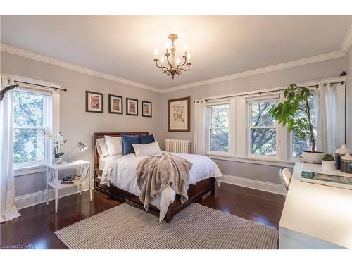 38 Hillcrest Avenue, St. Catharines, ON - Indoor Photo Showing Bedroom