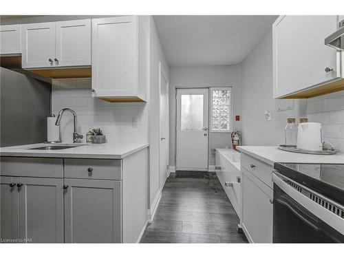 1-83 Gibson Avenue, Hamilton, ON - Indoor Photo Showing Kitchen