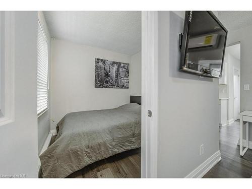1-83 Gibson Avenue, Hamilton, ON - Indoor Photo Showing Bedroom