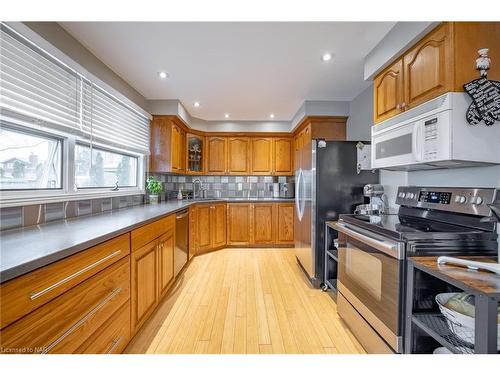 139 Lakewood Avenue, Crystal Beach, ON - Indoor Photo Showing Kitchen