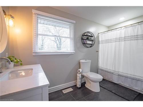 139 Lakewood Avenue, Crystal Beach, ON - Indoor Photo Showing Bathroom