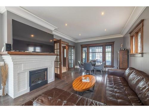 6217 Orchard Avenue, Niagara Falls, ON - Indoor Photo Showing Living Room With Fireplace