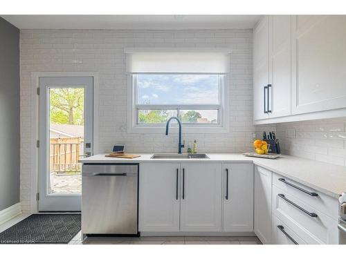 6217 Orchard Avenue, Niagara Falls, ON - Indoor Photo Showing Kitchen