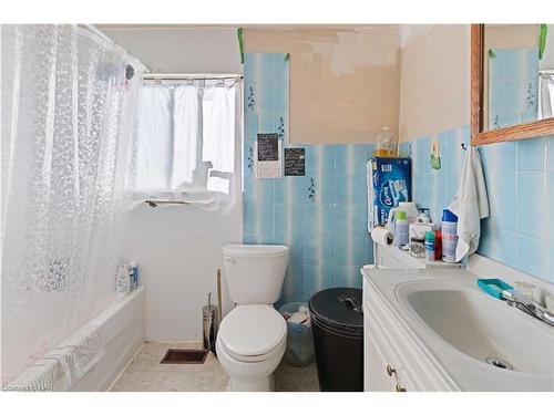 4403 Park Street, Niagara Falls, ON - Indoor Photo Showing Bathroom